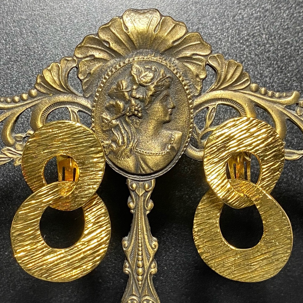 KJL Kenneth‎ Jay Lane Textured Gold Tone Intertwined Clip Earrings